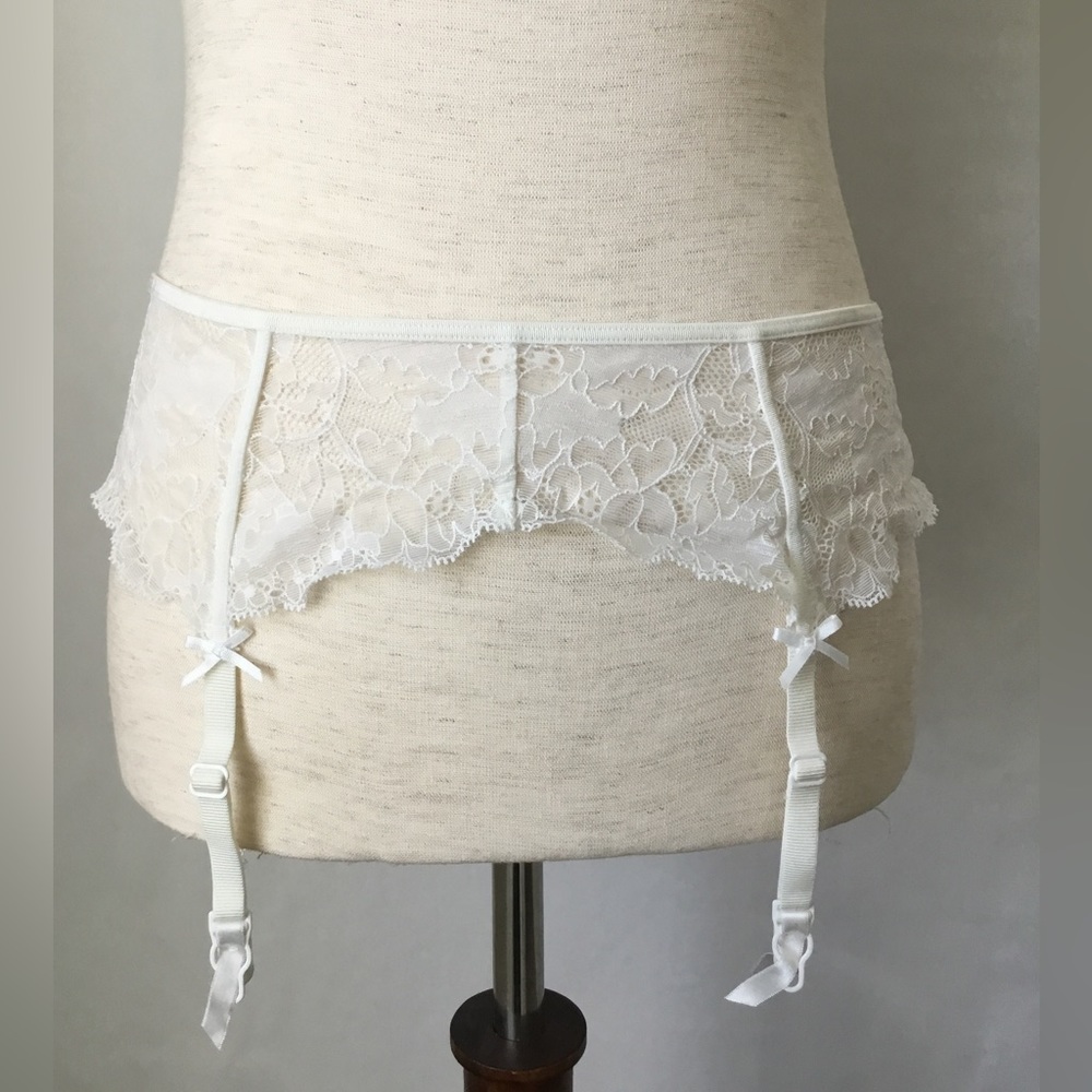 White Lace Garter Belt S